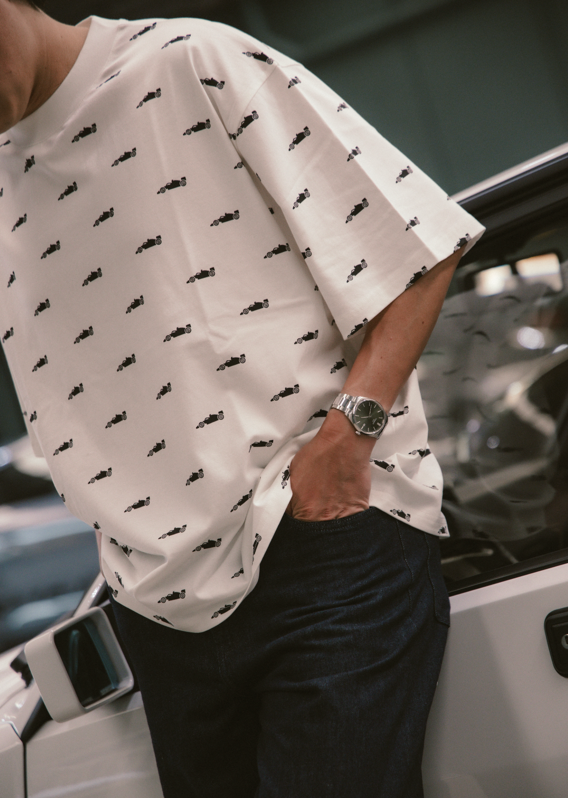 PITLANE TSHIRT (Black Cars)